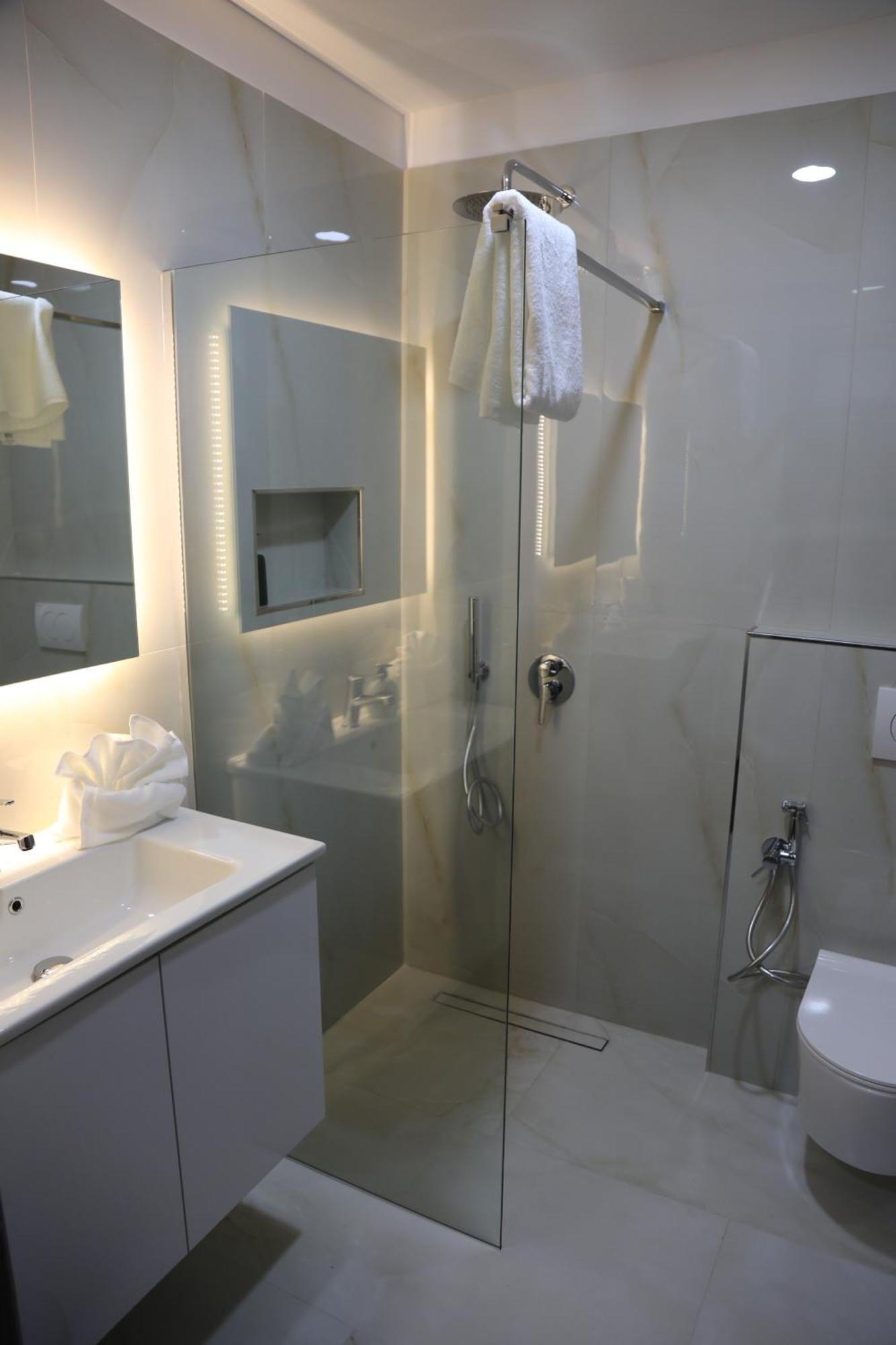 Pamja E Qyteteve Hotel กรูเยอ ภายนอก รูปภาพ